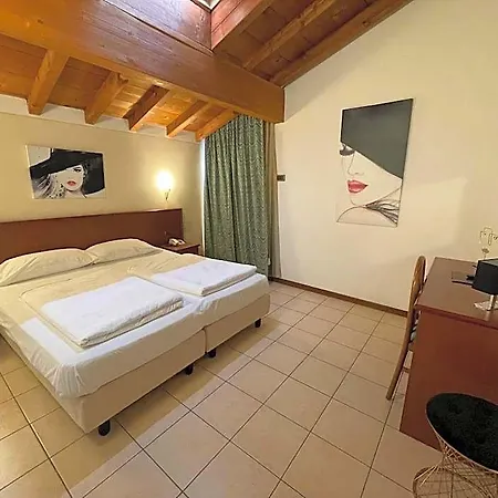 Virginia Hotel 2*